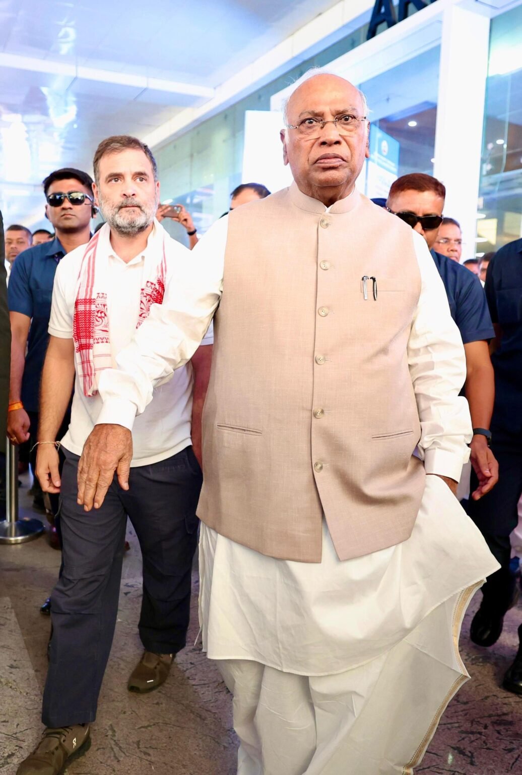 Mallikarjun Kharge and Rahul Gandhi wrote a letter to PM Modi. (Photo: IANS)
